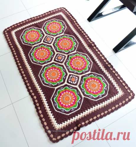 Коврик из мотивов Коврик из мотивовЧем толще пряжа, тем теплее коврик.