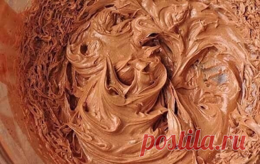 ПРОСТЫЕ И ВКУСНЫЕ КРЕМЫ ДЛЯ ТОРТОВ 

1) Крем для заварных пирожных

ИНГРЕДИЕНТЫ:
● 440 миллилитров молока
● 2 яйца
● 1 стакан сахара
● 2 ст. ложки муки
● 2 чайных ложки сливочного масла
● 1 чайная ложка ванильного сахара

ПРИГОТОВЛЕНИЕ:
В кастрюльке смешаем яйца сахаром. Затем всыплем муку, ванильный сахар и взобьем до однородной массы.
В отдельной посуде молоко доведем до кипения.Дальше молоко вольем тонкой струйкой в приготовленную ранее смесь, при этом, не забывая помеш...