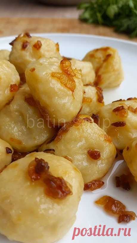 Ленивые вареники / Lazy dumplingsИнгредиенты:1. Картофель - 700 гр.2. Лук репчатый - 300 гр.3. Мука ~ 100-120 гр.4. Яйцо - 2 шт.5. Масло растительное - 70 мл...